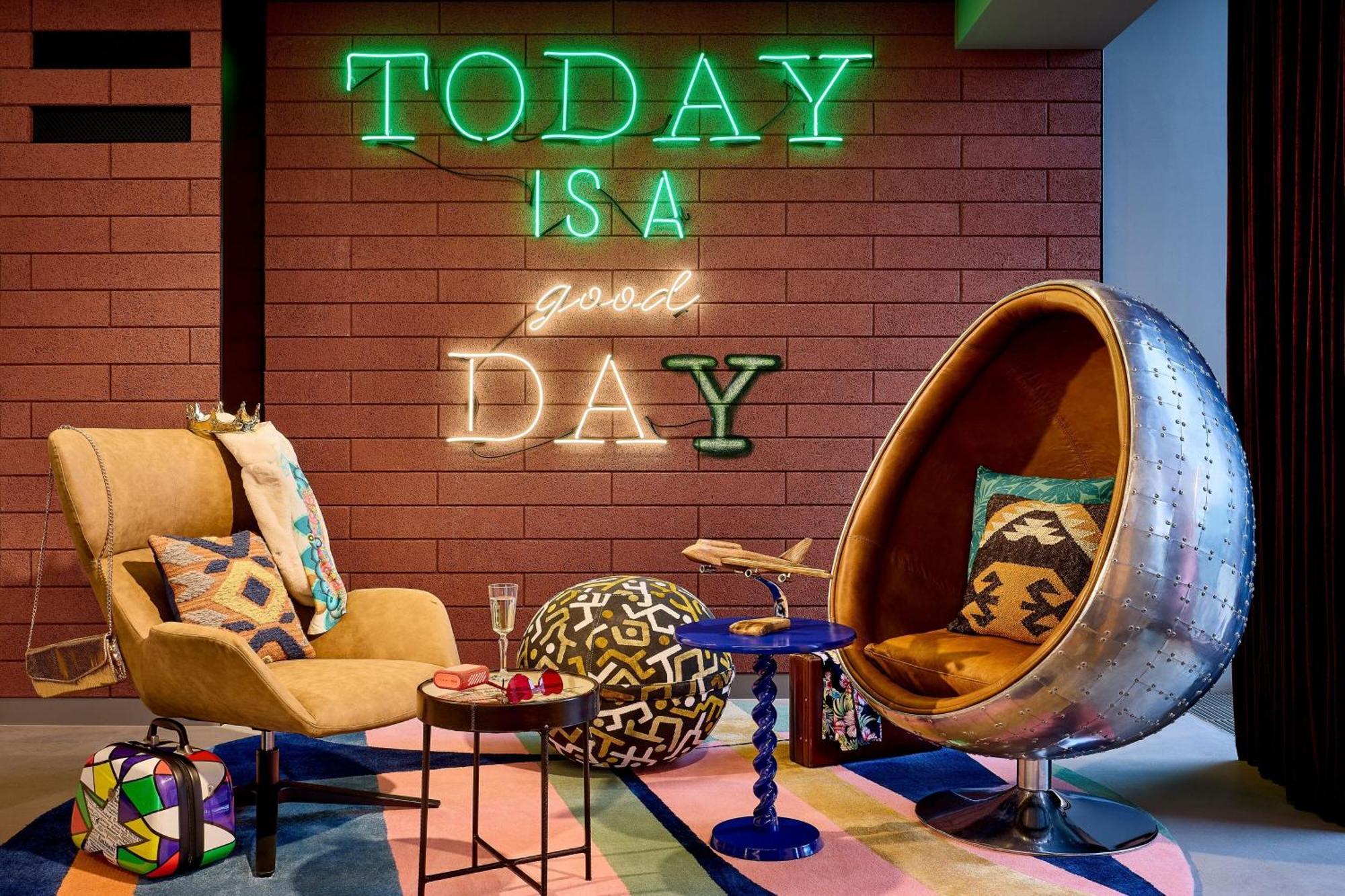 Moxy Luxembourg Airport 호텔 Niederanven 외부 사진