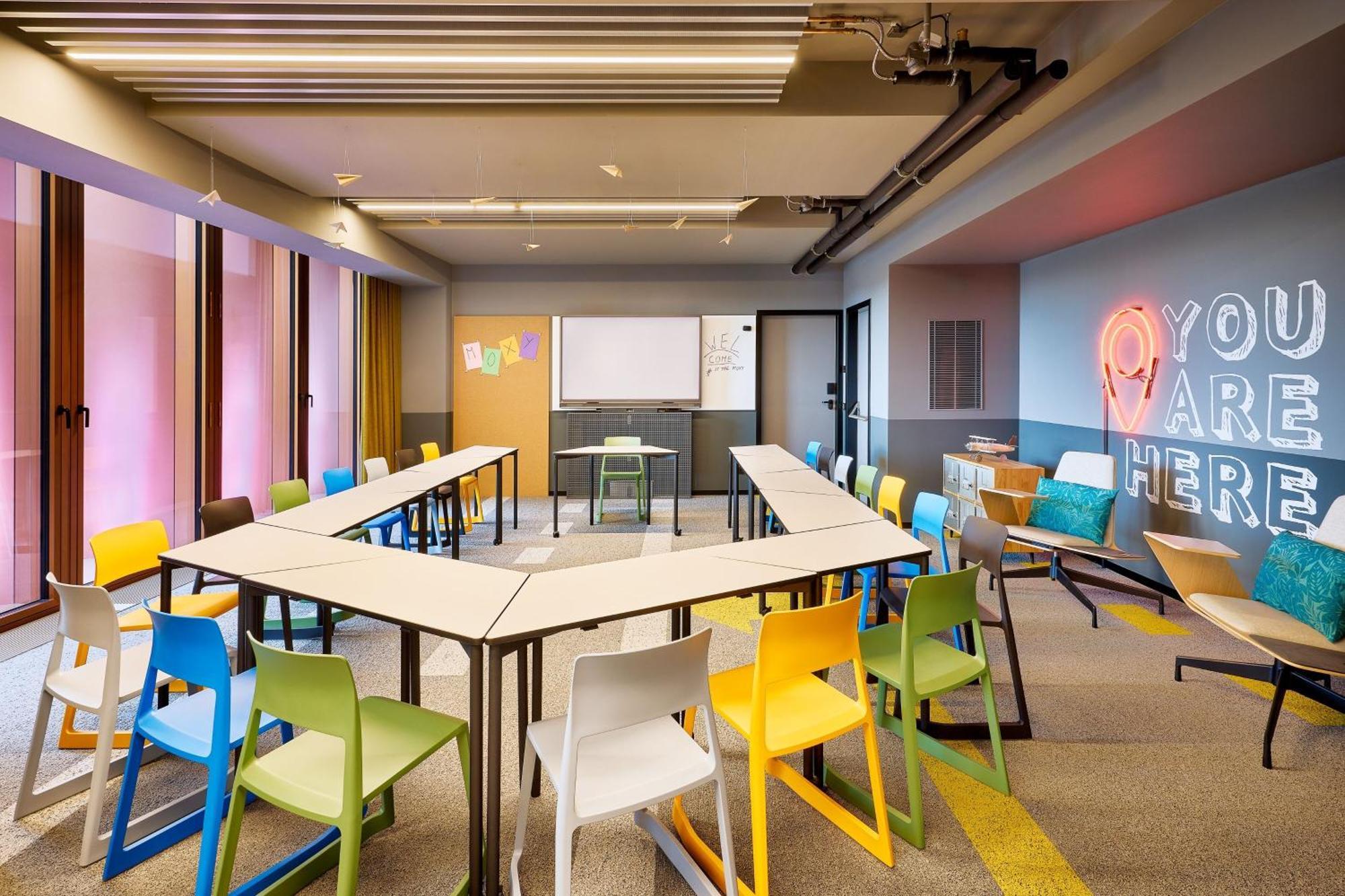 Moxy Luxembourg Airport 호텔 Niederanven 외부 사진