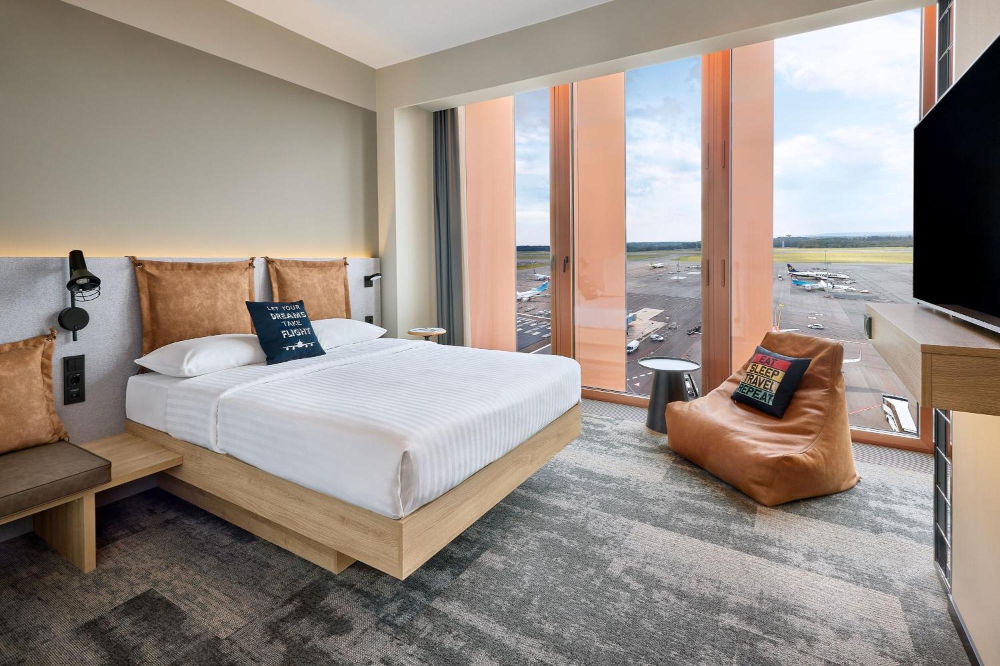 Moxy Luxembourg Airport 호텔 Niederanven 외부 사진